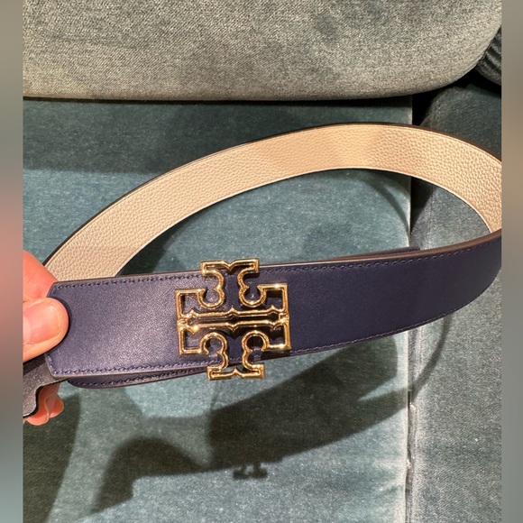Tory Burch Britten Signature T Logo 1.5 “ Length Leather Reversible Belt - Picture 1 of 9